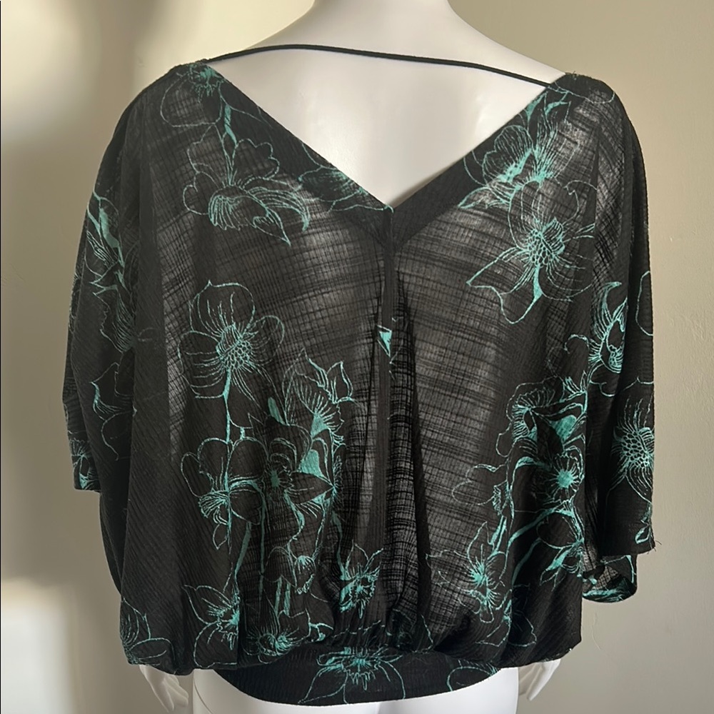 Free People, Woman’s Size M Floral Black and Green Top - Picture 5 of 7